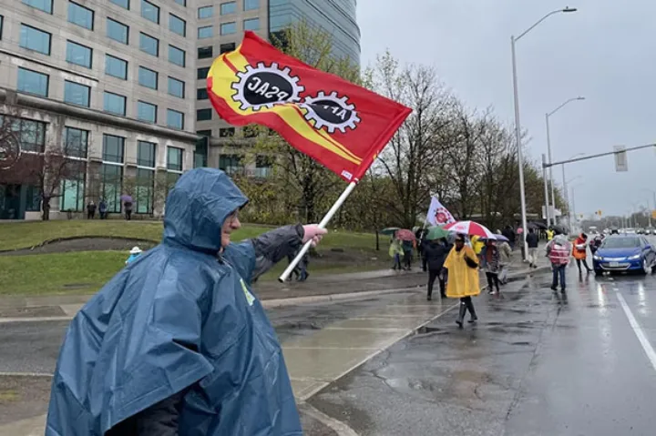 کارکنان اداره درآمد و مالیات نیز به اعتصاب خود پایان می‌دهند و به محل کار باز می‌گردند